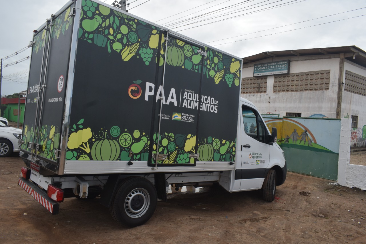 Sapé recebe caminhão e freezers para aperfeiçoar entrega de alimentos da agricultura familiar 