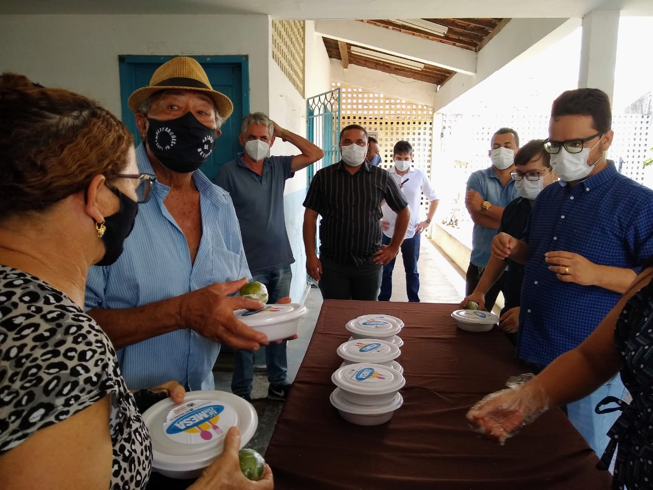 Em primeira semana, Sapé distribui 2 mil refeições a R$ 1 e recebe visita de secretário do Estado