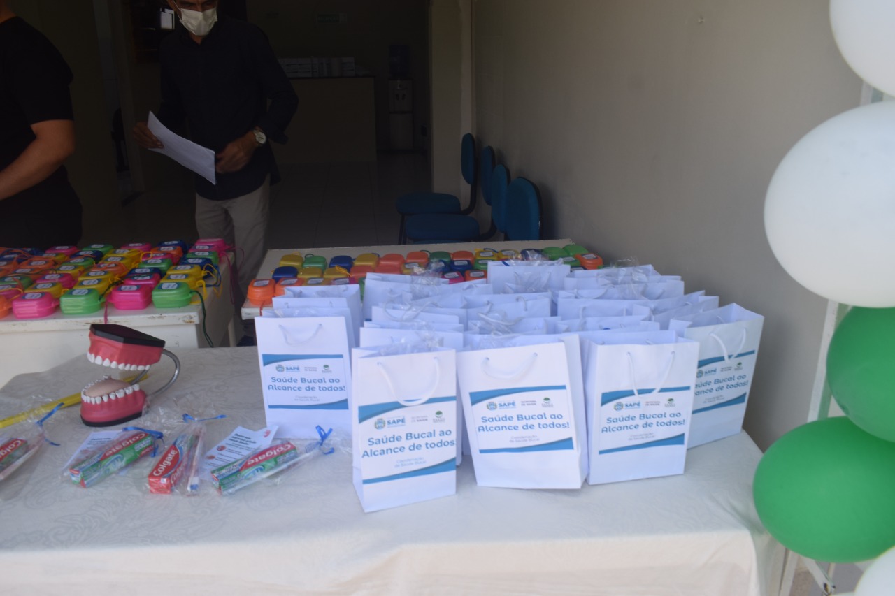 Prefeitura entrega próteses dentárias a usuários da rede de saúde de Sapé