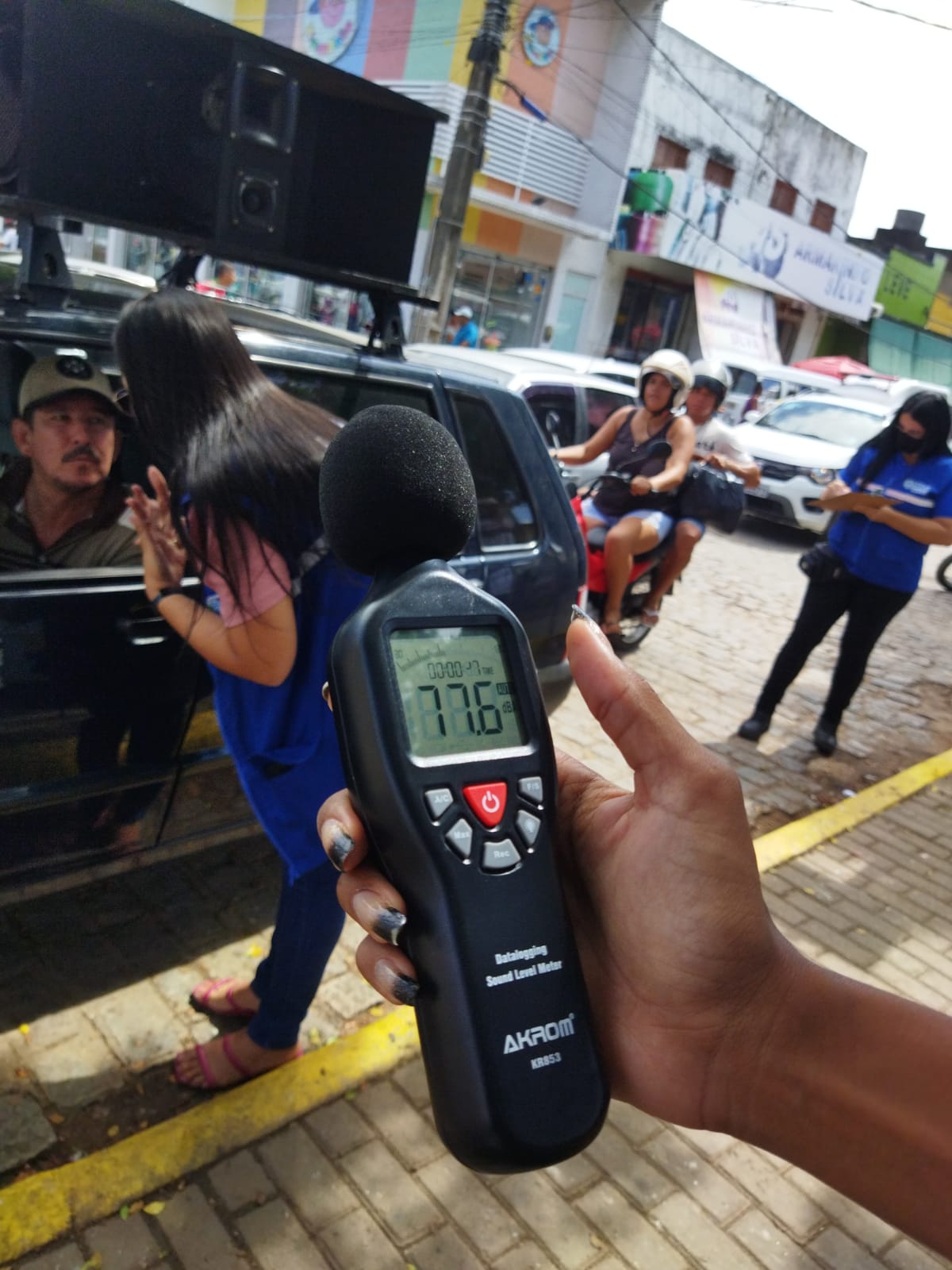 Em ação educativa, Prefeitura orienta população sobre poluição sonora em Sapé