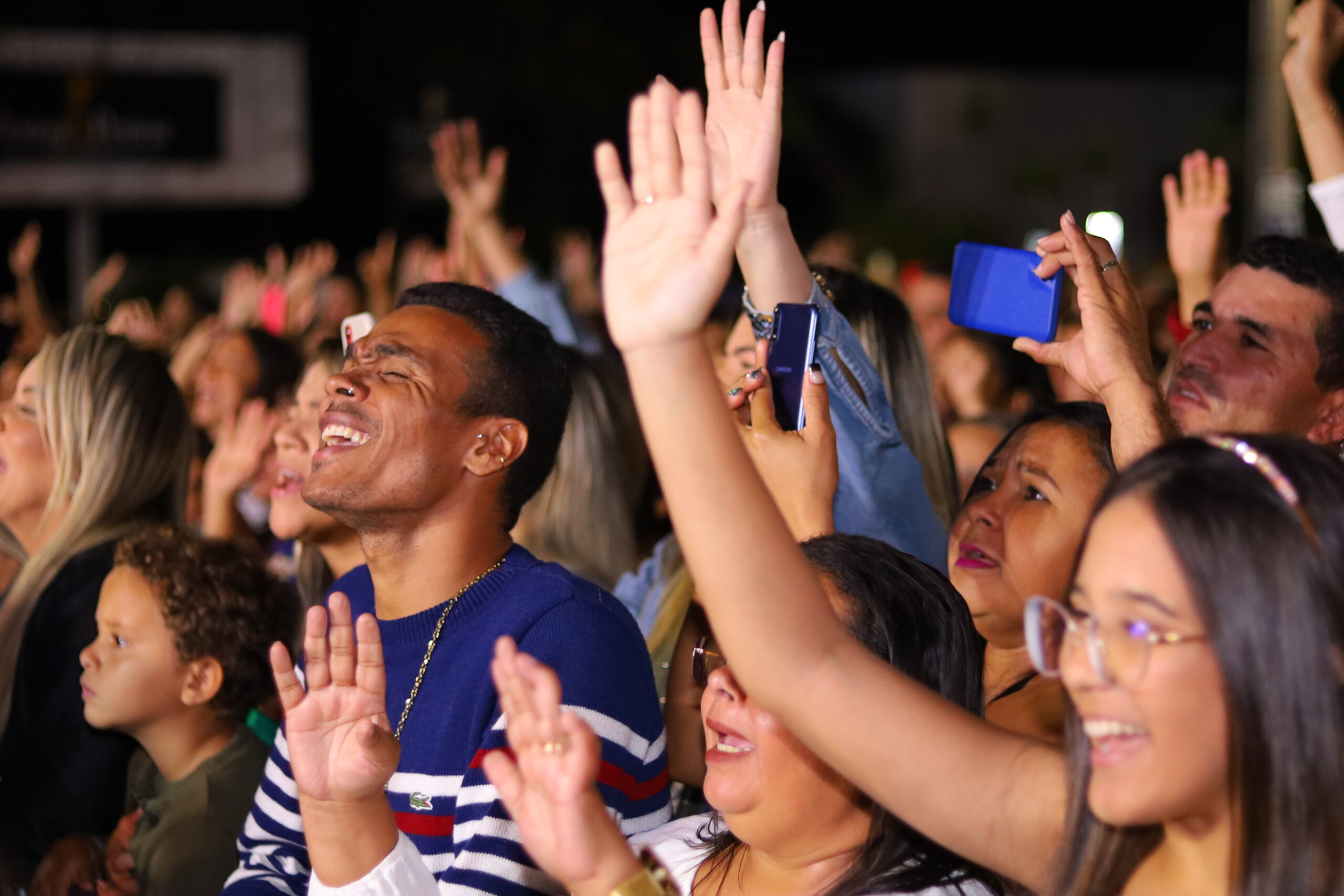 Evangeliza Sapé reúne cerca de oito mil pessoas em noite de louvor e adoração