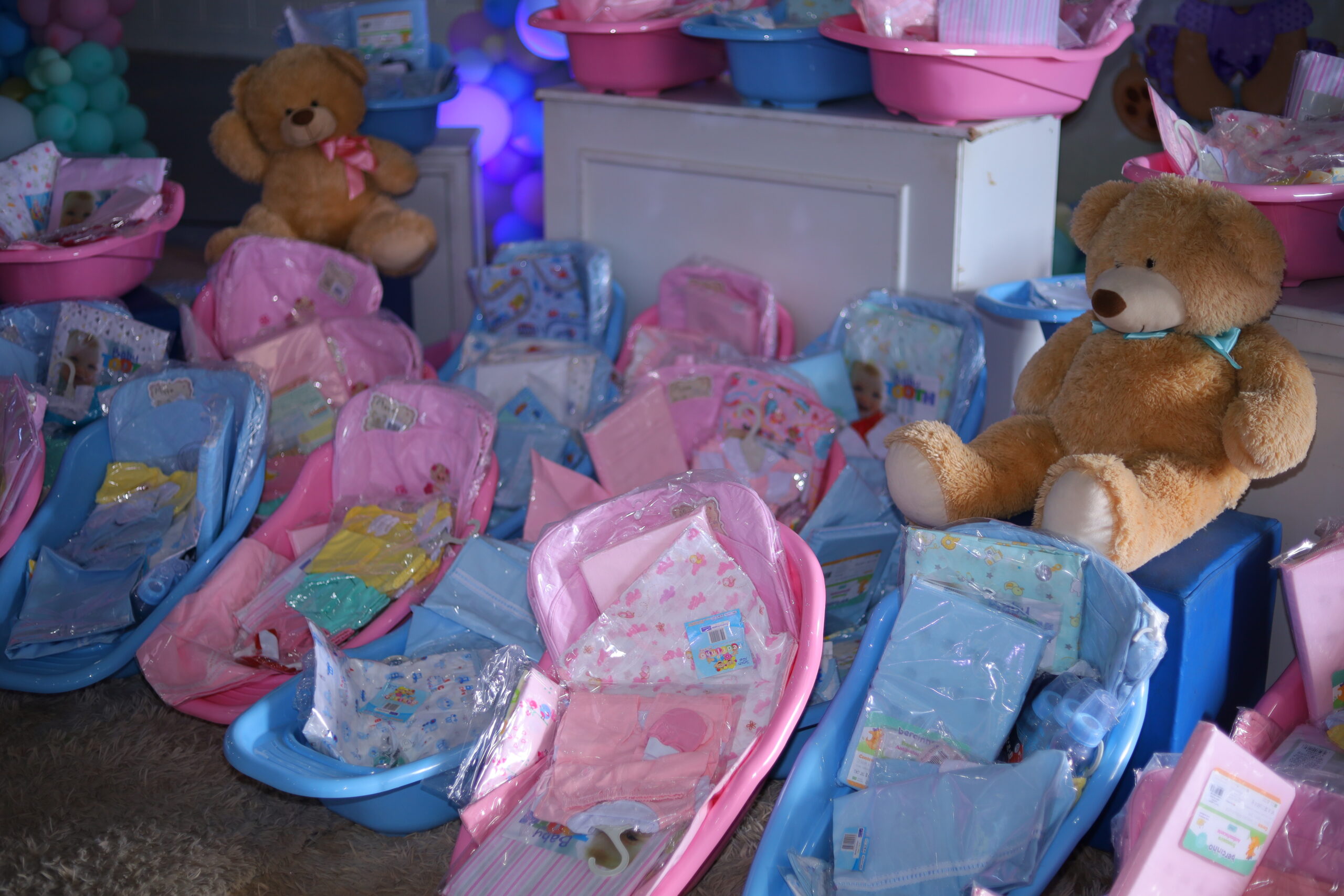 Prefeitura de Sapé entrega enxovais a 120 mães durante Semana do Bebê