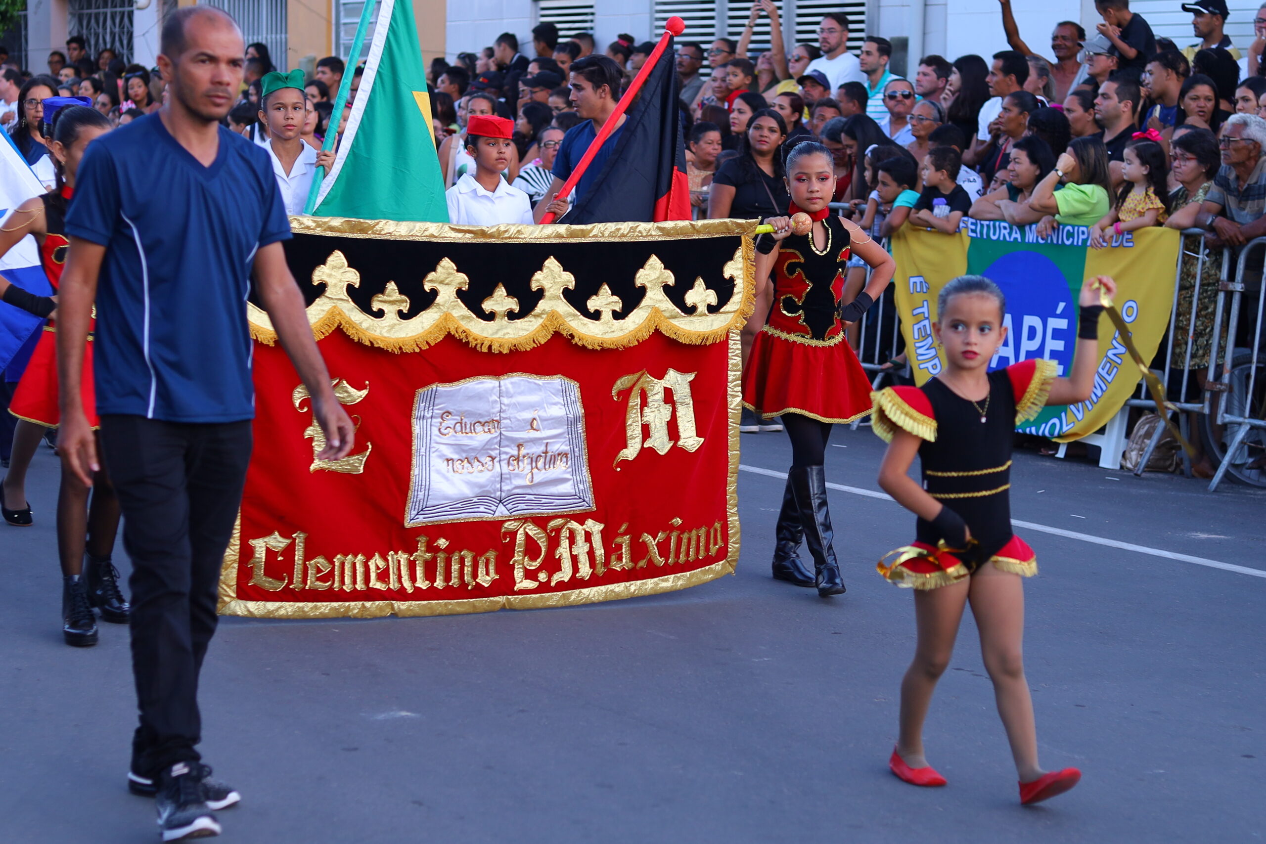 Desfile Cívico sobre os 97 anos de emancipação política de Sapé atrai multidão