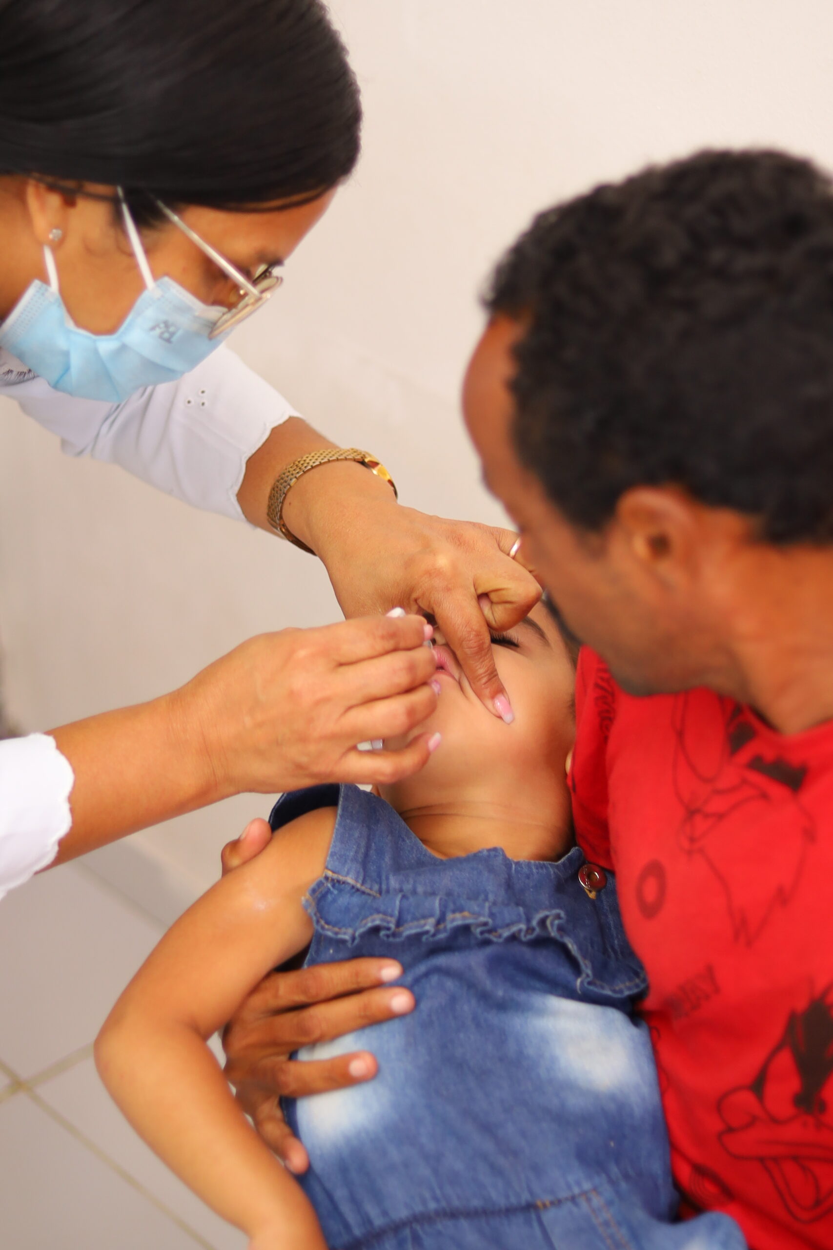 Secretaria de Saúde de Sapé alerta pais para vacinação de crianças contra poliomielite