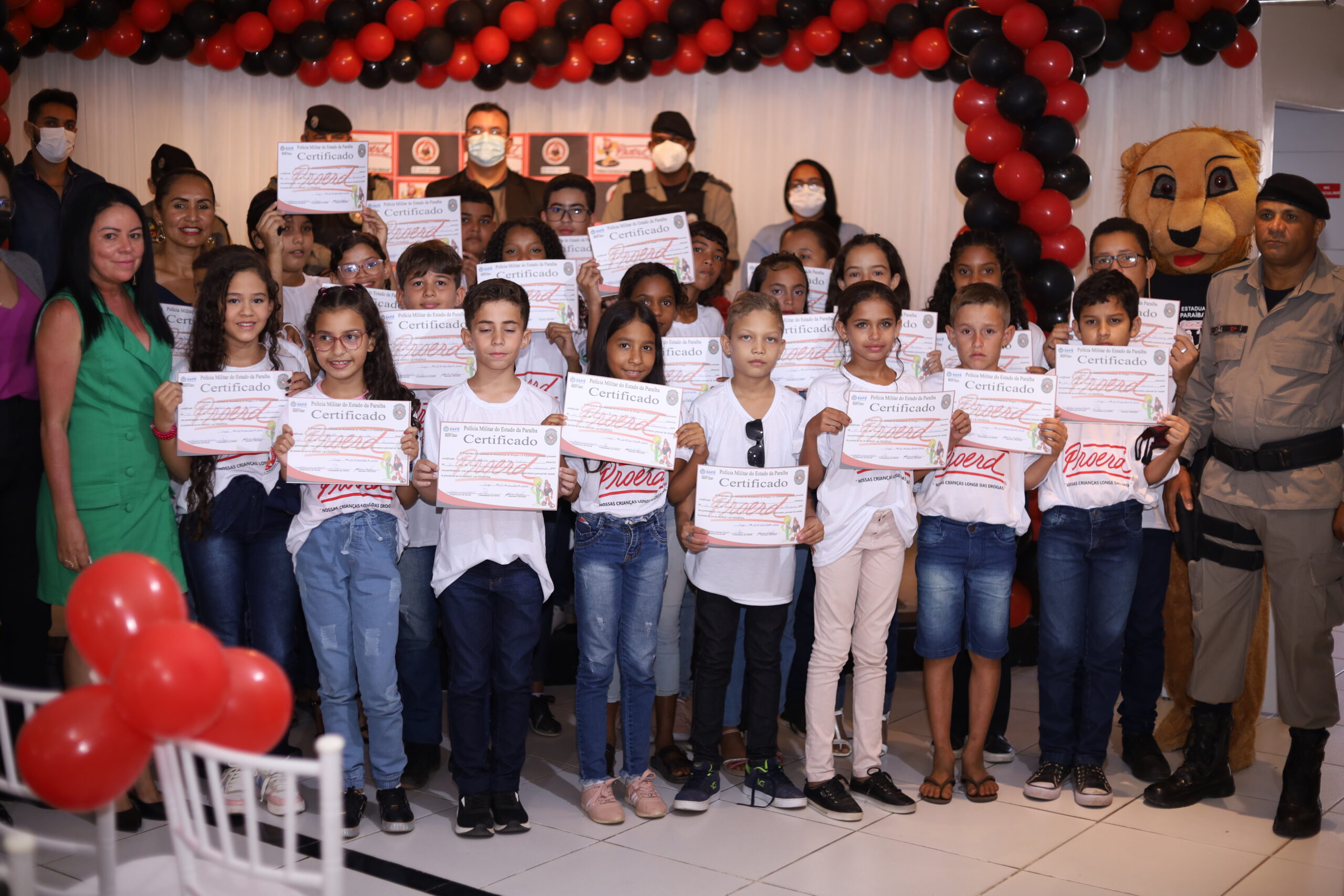 Crianças da rede municipal de educação de Sapé concluem Proerd e participam de formatura