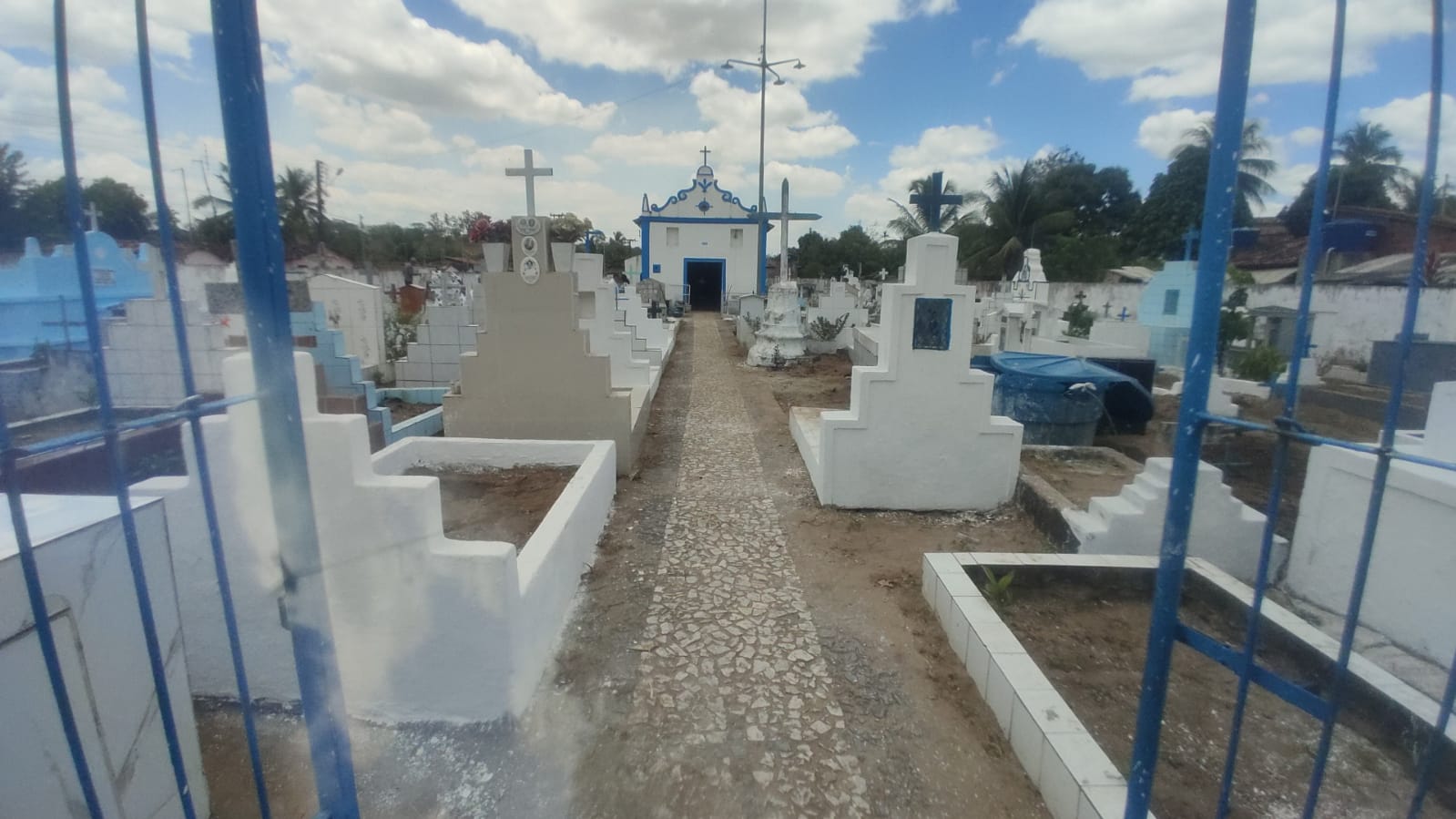 Prefeitura prepara cemitérios para receber visitantes no Dia de Finados