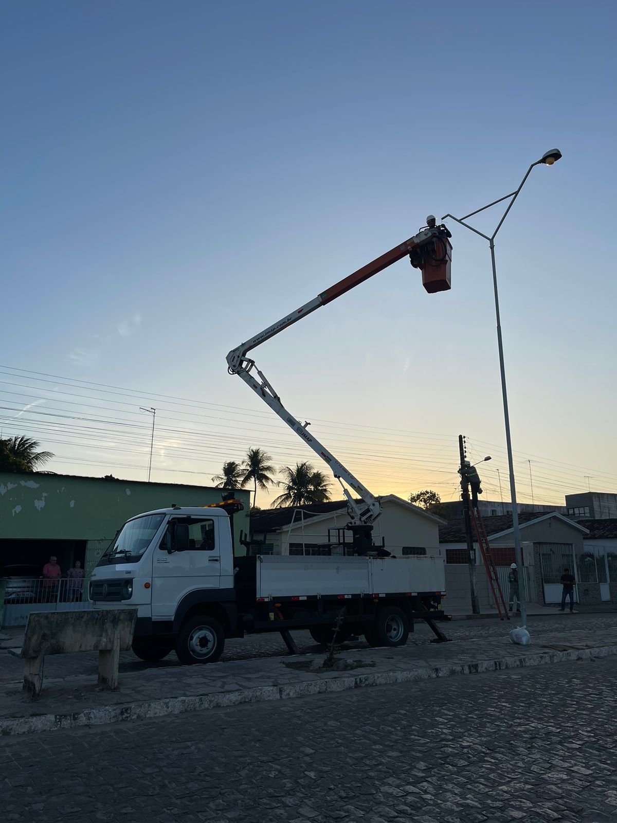 Economia: Prefeitura instala luzes de led em ruas e praças públicas de Sapé