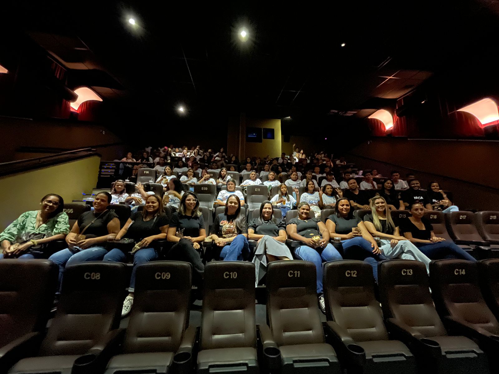 Prefeitura de Sapé leva adolescentes ao cinema para assistir ‘Pantera Negra’