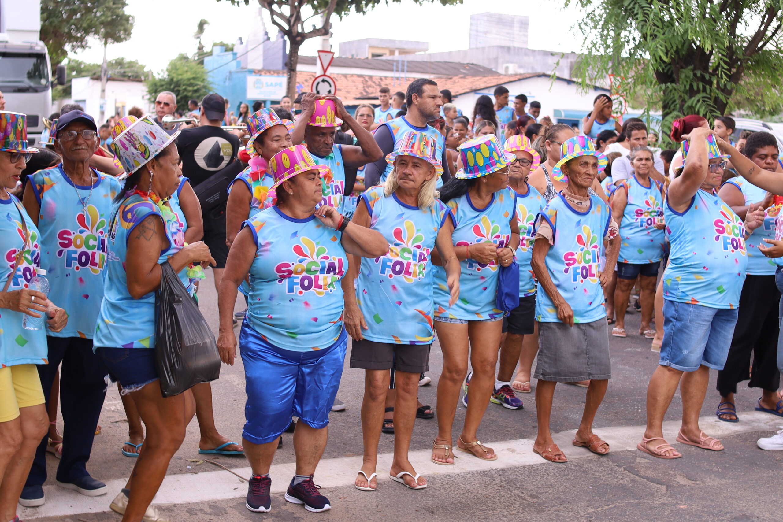 Bloco ‘Social Folia’ desfila nas principais avenidas de Sapé com usuários de programas sociais