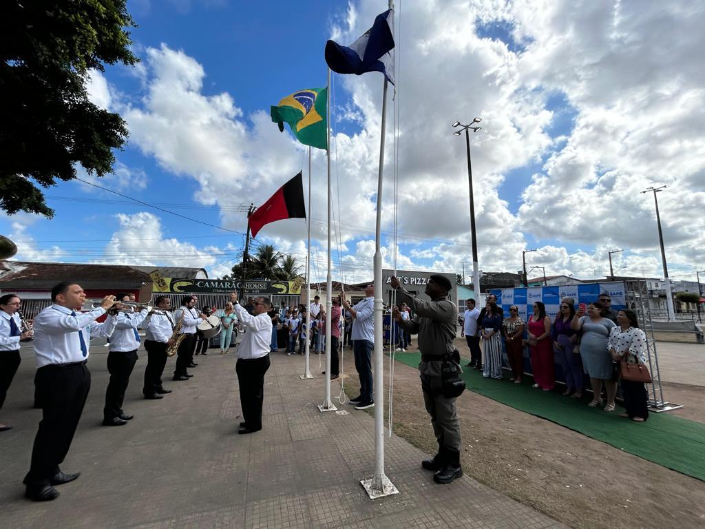 Prefeitura realiza tradicional Alvorada e Hasteamento de Bandeiras nos 98 anos de Sapé