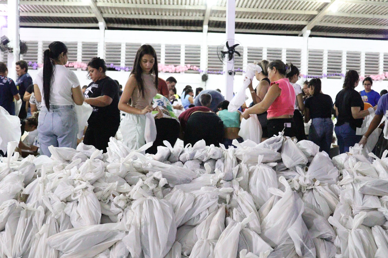 Prefeitura de Sapé distribui 10 toneladas de alimentos na Semana Santa